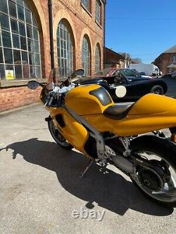 2000 Triumph Daytona 955i