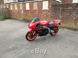 Motorcycle triumph daytona 955i 2005