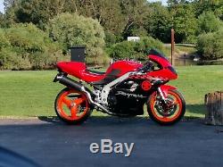 Motorcycle triumph daytona 955i 2005