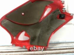 TRIUMPH DAYTONA 955i GEN 1 LEFT SIDE FAIRING PANEL IN TORNADO RED TRIUMPH DAYTONA 955i GEN 1 LEFT SIDE FAIRING PANEL IN TORNADO RED