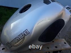 Triumph Daytona 955i Cafe racer project