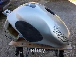 Triumph Daytona 955i Cafe racer project