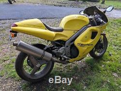 Triumph Daytona 955i Genuine Barn find, Easy Project. READ DESCRIPTION FULLY