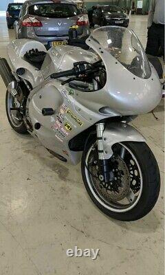 Triumph Daytona 955i track bike