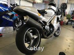 Triumph Daytona 955i track bike