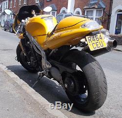 Triumph Daytona T595 955i Yellow. Spares or repairs