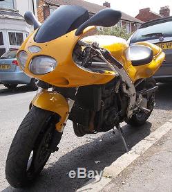 Triumph Daytona T595 955i Yellow. Spares or repairs